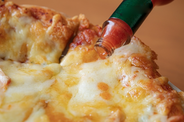 タバスコの賞味期限はどこ？ 開封前後で違う点と保存・使用期限の目安を紹介